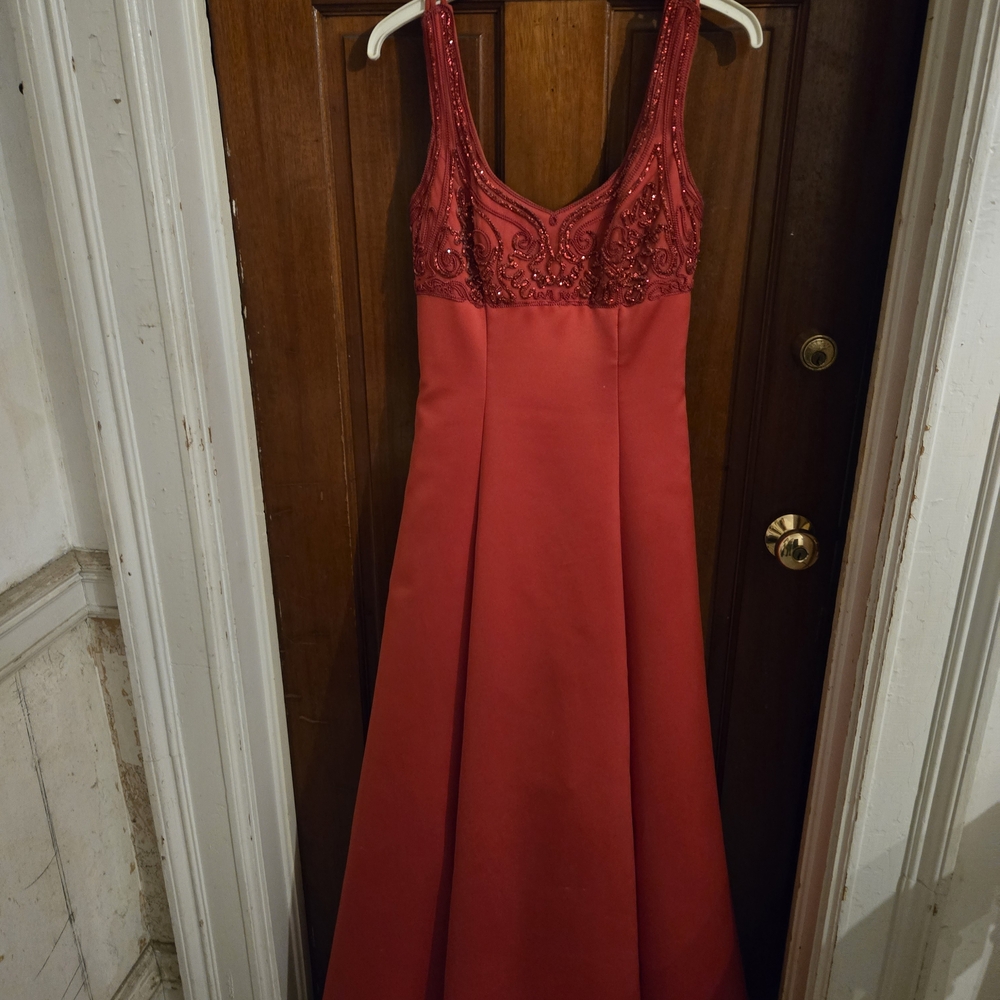 Elegant Red Sleeveless Dress